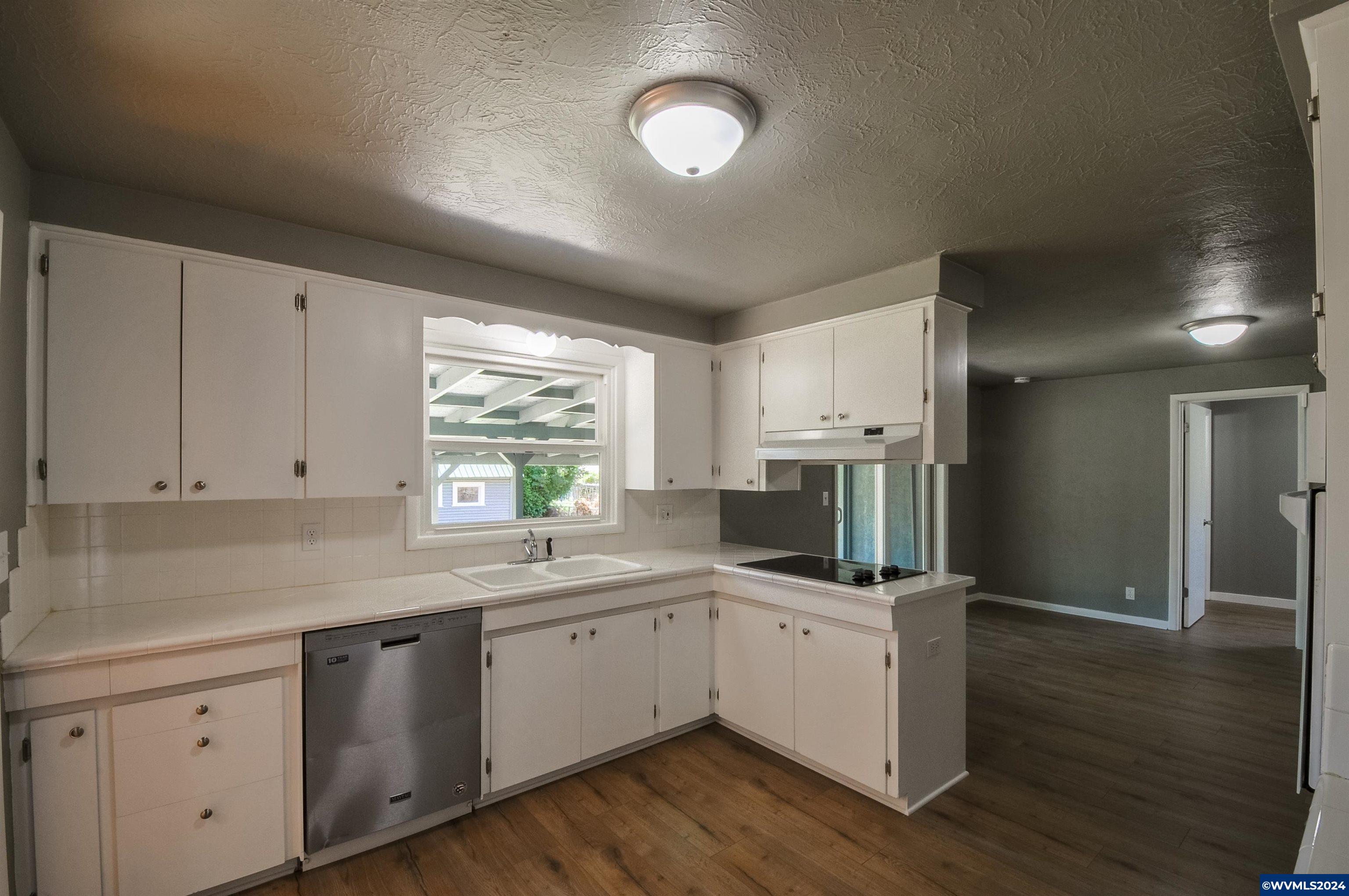 3920 Lone Oak Road Southeast Salem, OR 97302 - Photo 7 of 26 Gallery Image 7