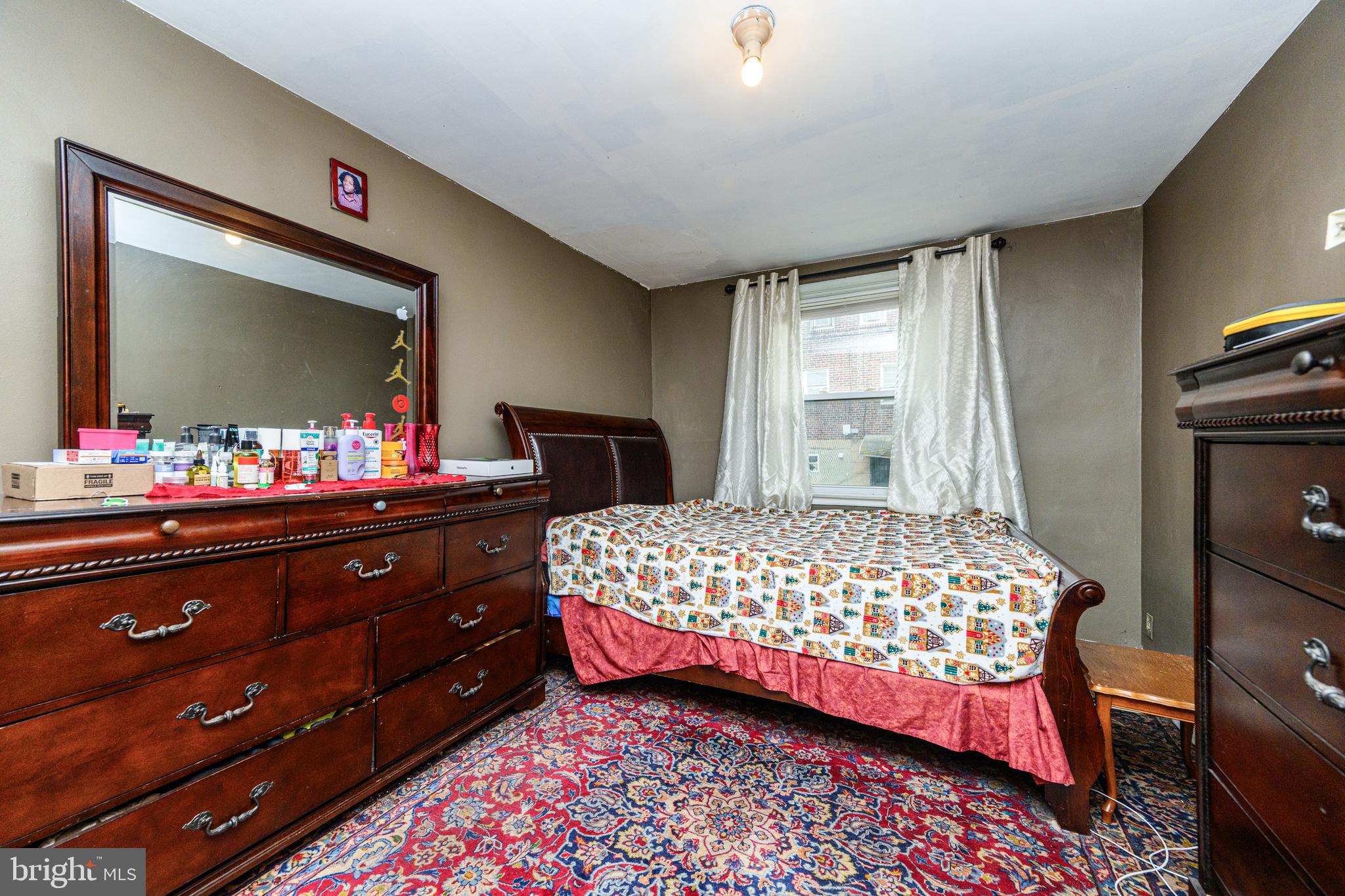268 Hampden Road Upper Darby, PA 19082 - Photo 23 of 30 2nd Bedroom with Beautiful, Large Window