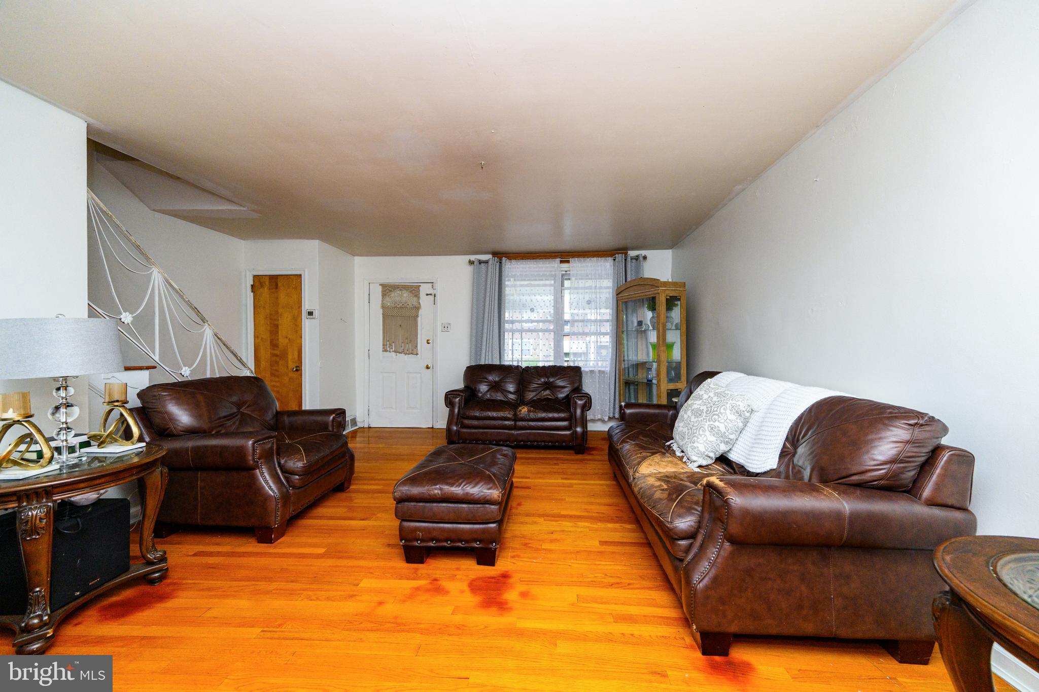 268 Hampden Road Upper Darby, PA 19082 - Photo 4 of 30 Living Room