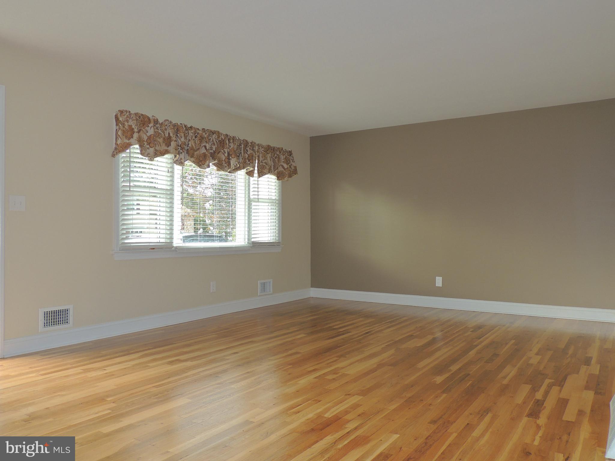 20 Kay Road Hamilton, NJ 08620 - Photo 2 of 13 Living Room