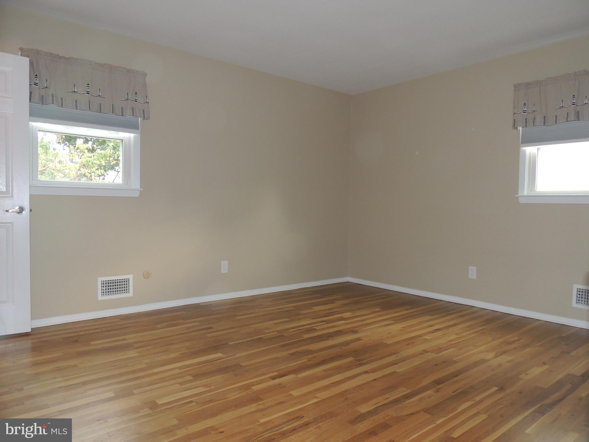 20 Kay Road Hamilton, NJ 08620 - Photo 10 of 13 Master Bedroom