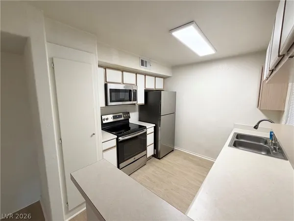 $1,140 | 2300 East Silverado Ranch Boulevard, Unit 2120, Las Vegas, NV 89123