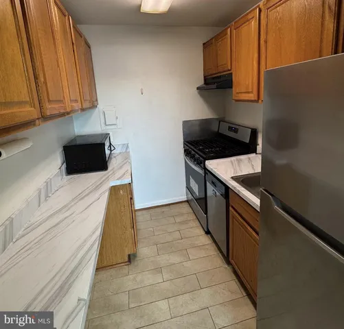 $2,200 | 1600 Renate Drive, Unit 302, Woodbridge, VA 22192