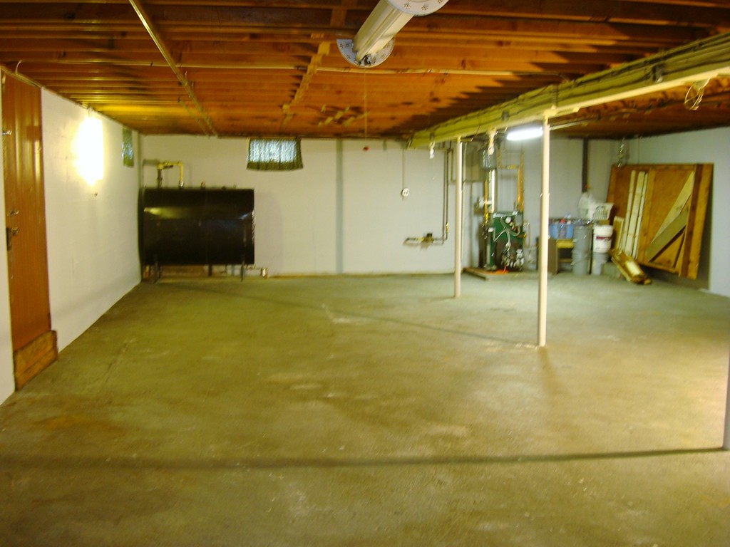 91 Davis Road Westport, MA 02790 - Photo 10 of 16 Gallery Image 10