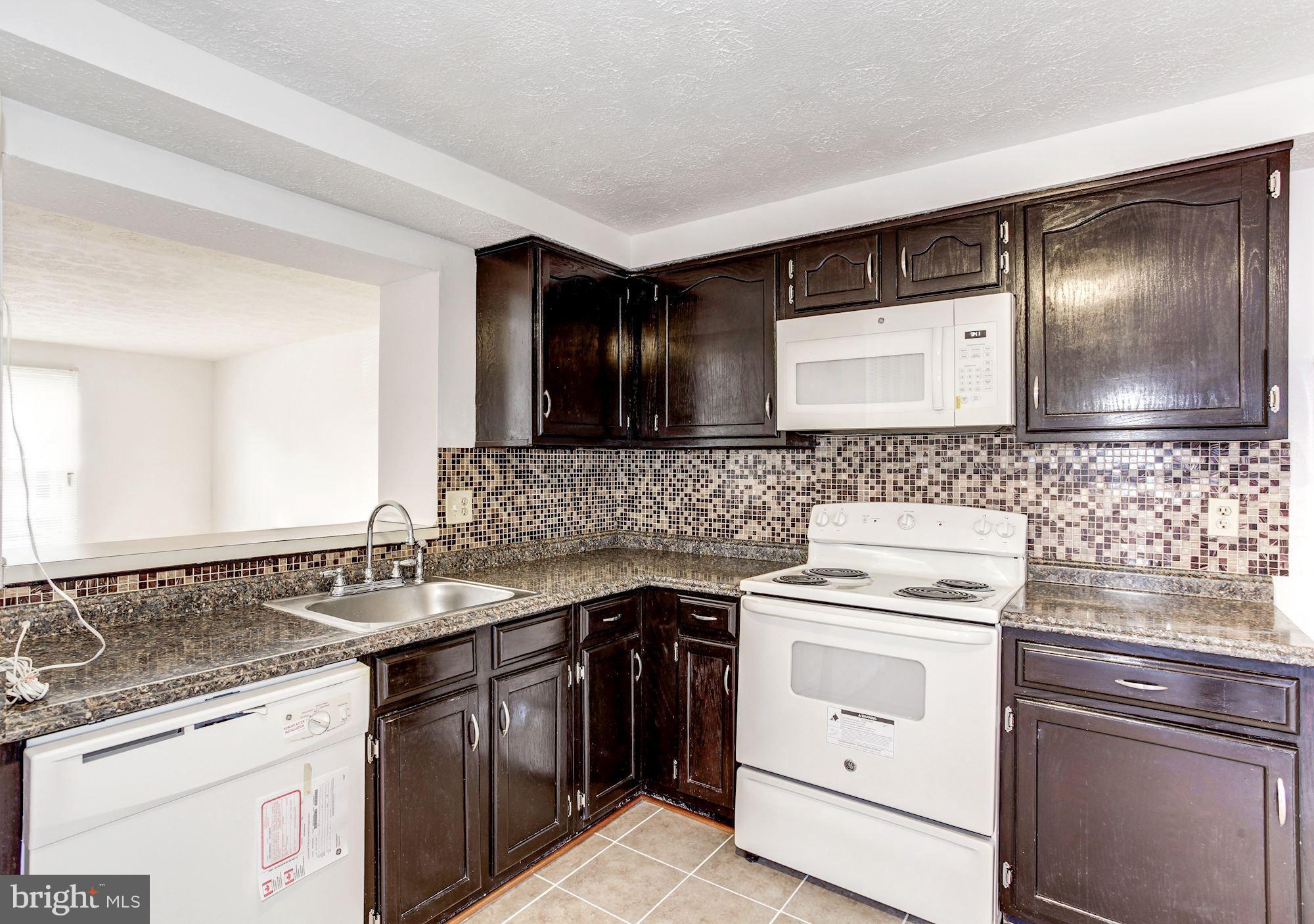 7462 Wounded Knee Road Lorton, VA 22079 - Photo 14 of 29 Kitchen