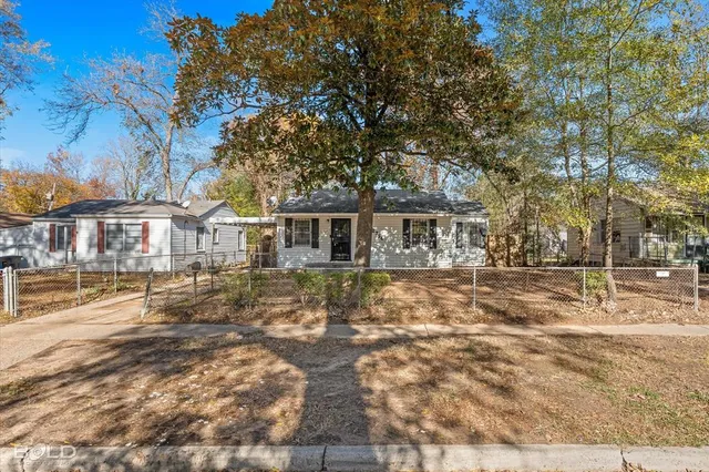 $1,000 | 2754 Lakehurst Avenue, Shreveport, LA 71108