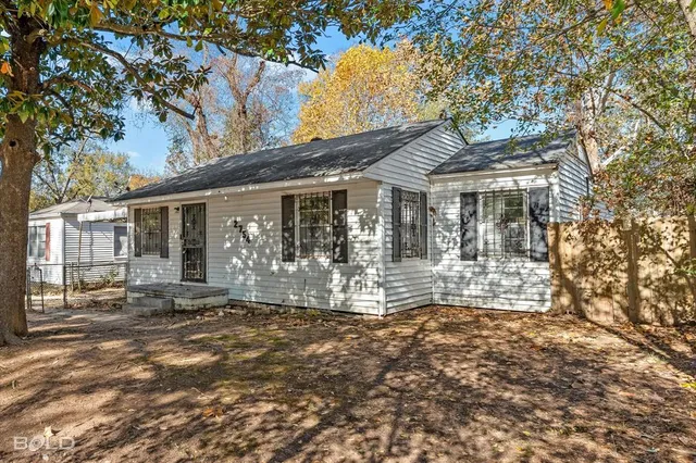 $1,000 | 2754 Lakehurst Avenue, Shreveport, LA 71108