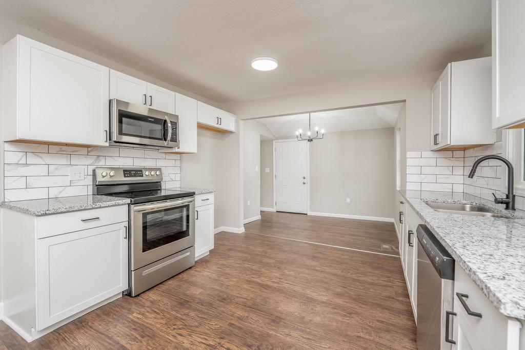 534 North Tracy Street Wichita, KS 67212 - Photo 11 of 36