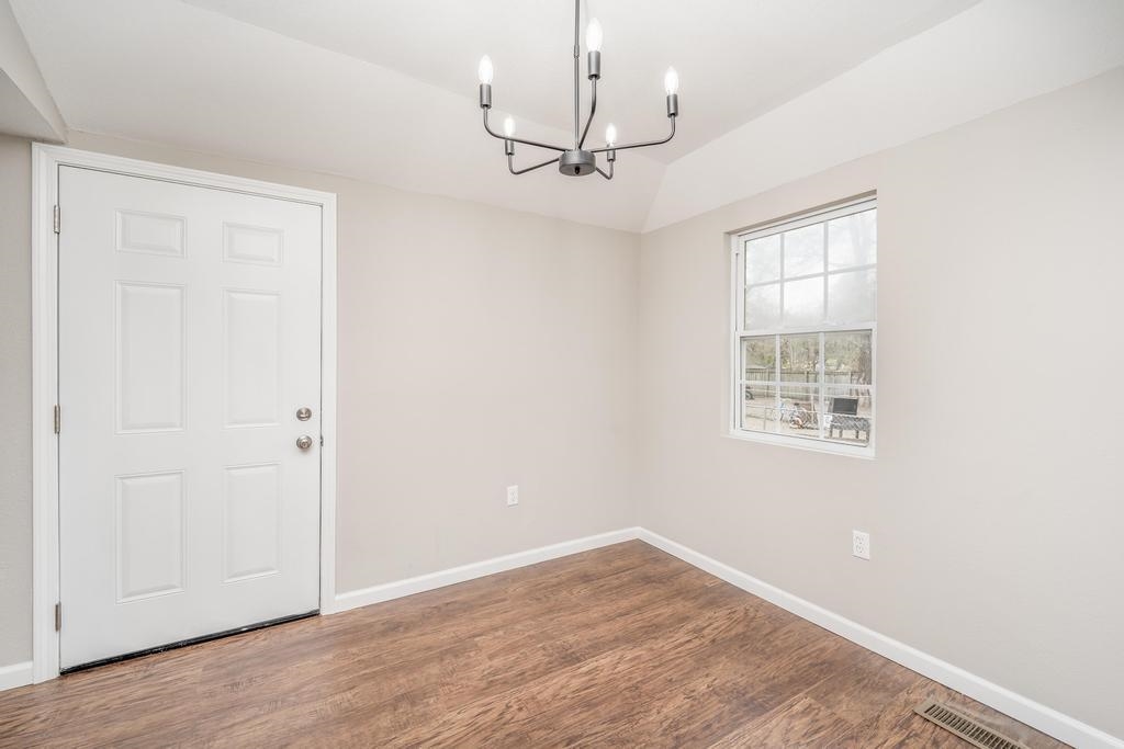 534 North Tracy Street Wichita, KS 67212 - Photo 12 of 36