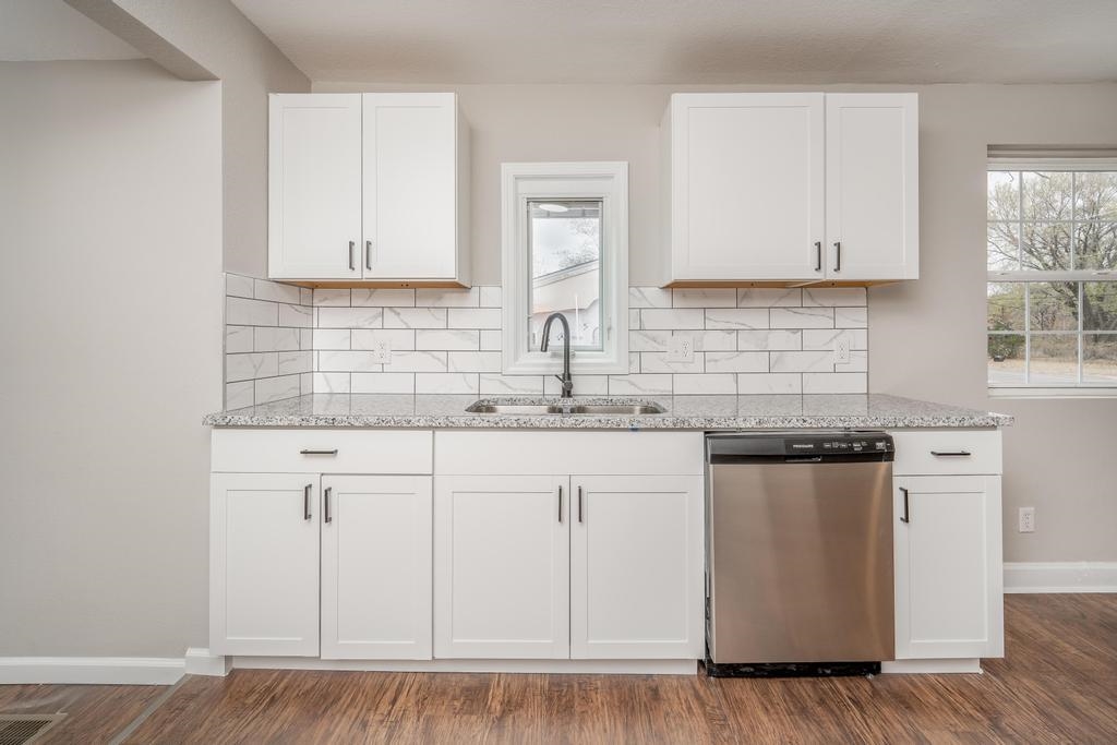 534 North Tracy Street Wichita, KS 67212 - Photo 14 of 36