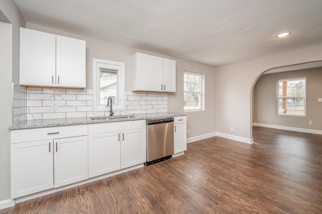 534 North Tracy Street Wichita, KS 67212 - Photo 15 of 36