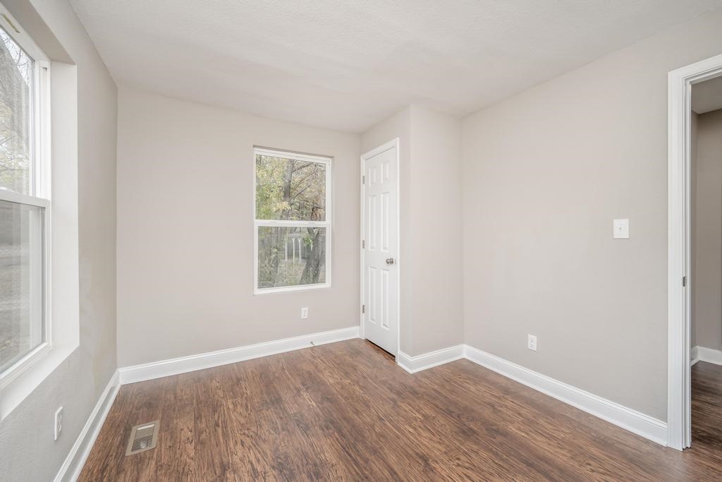 534 North Tracy Street Wichita, KS 67212 - Photo 17 of 36