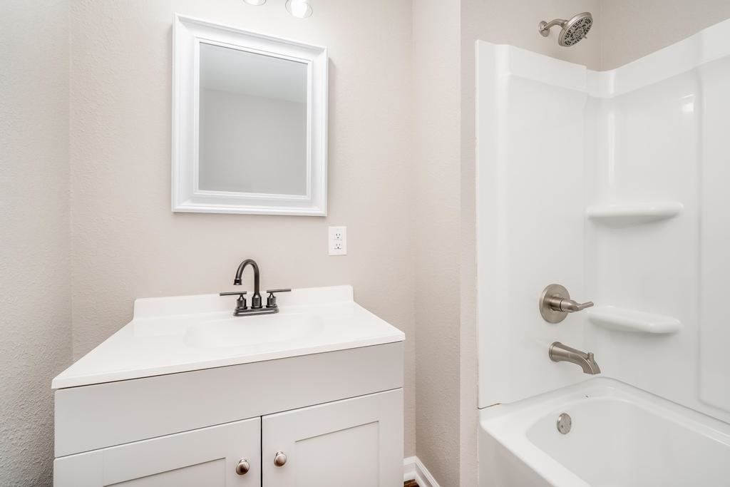 534 North Tracy Street Wichita, KS 67212 - Photo 18 of 36