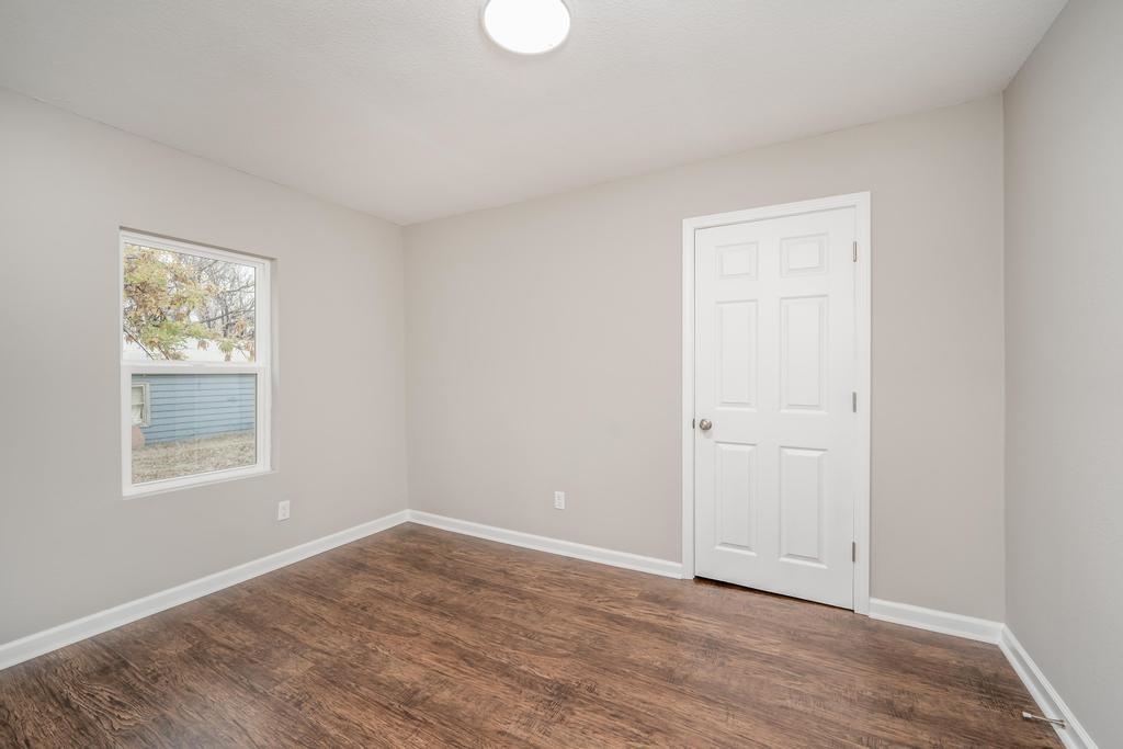 534 North Tracy Street Wichita, KS 67212 - Photo 19 of 36