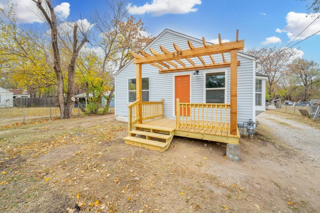 534 North Tracy Street Wichita, KS 67212 - Photo 4 of 36