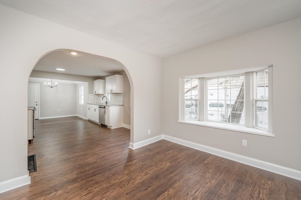 534 North Tracy Street Wichita, KS 67212 - Photo 9 of 36