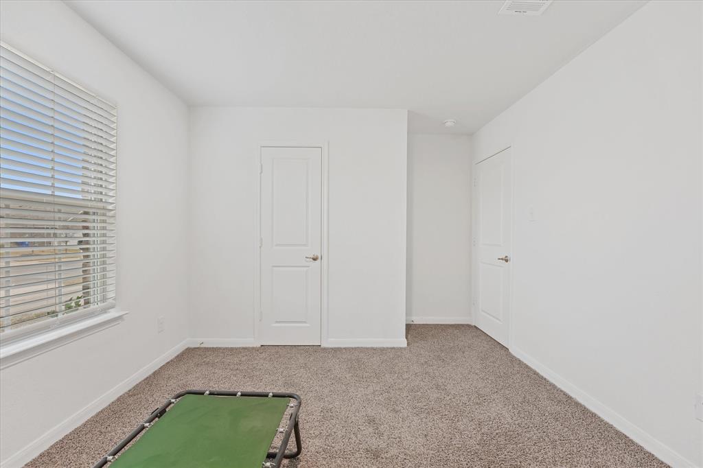 605 Spur Ridge Princeton, TX 75407 - Photo 18 of 30 a view of room and window