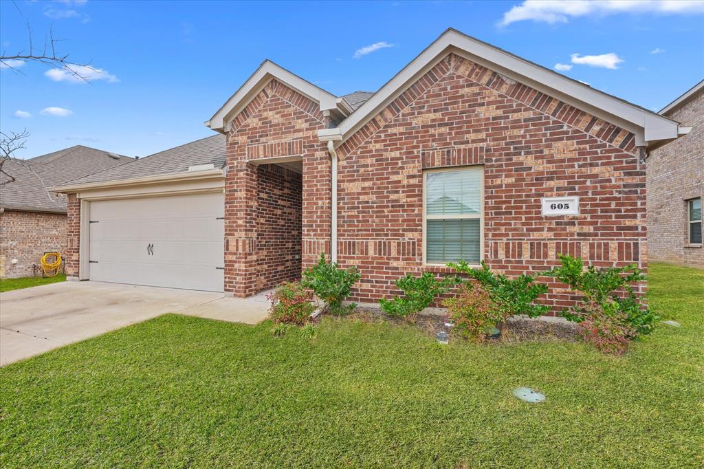 605 Spur Ridge Princeton, TX 75407 - Photo 2 of 30 front view of a house with a yard