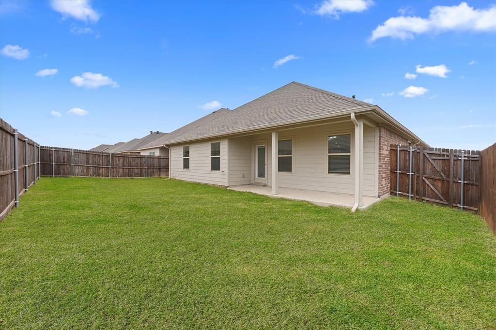 605 Spur Ridge Princeton, TX 75407 - Photo 25 of 30 a front view of house with yard and green space