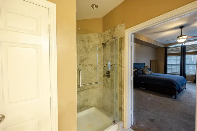 a en suite bathroom with a shower