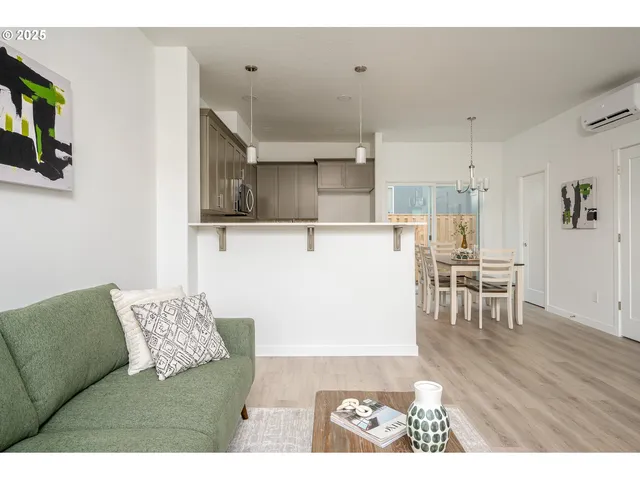 $349,900 | 8353 North Newman Avenue, Portland, OR 97203