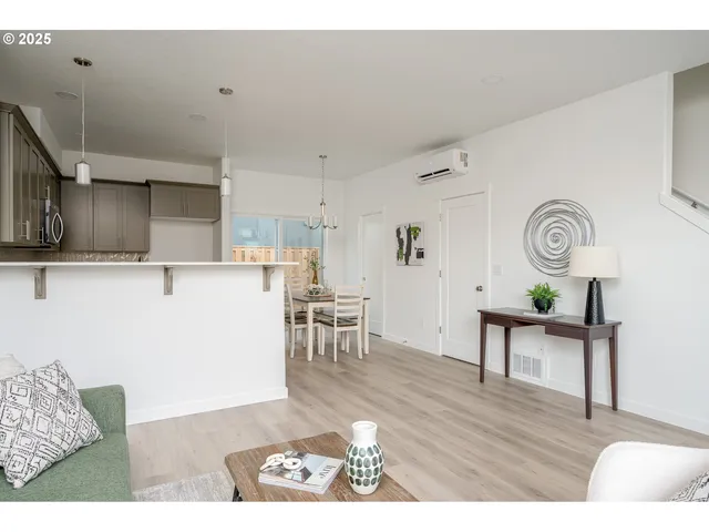 $349,900 | 8353 North Newman Avenue, Portland, OR 97203