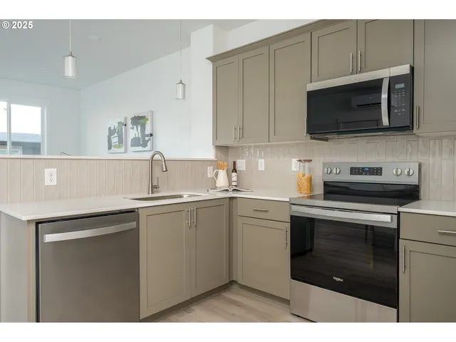 $349,900 | 8353 North Newman Avenue, Portland, OR 97203