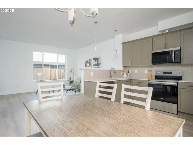 $349,900 | 8353 North Newman Avenue, Portland, OR 97203