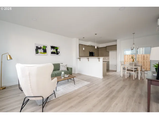 $349,900 | 8353 North Newman Avenue, Portland, OR 97203