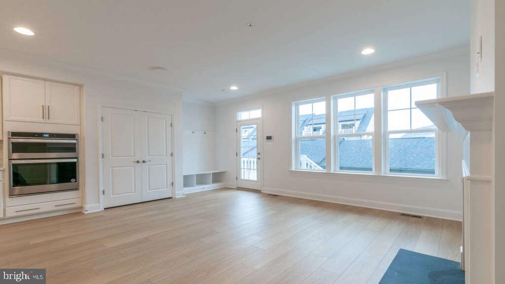 945 Holden Road Frederick, MD 21701 - Photo 3 of 25 Great Room with Cubbies