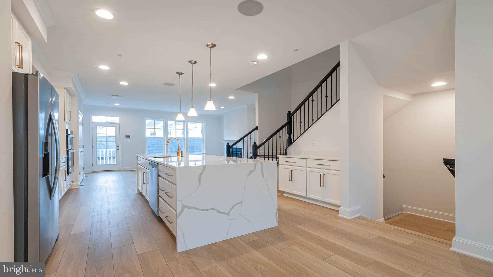 945 Holden Road Frederick, MD 21701 - Photo 5 of 25 Kitchen and Side Server