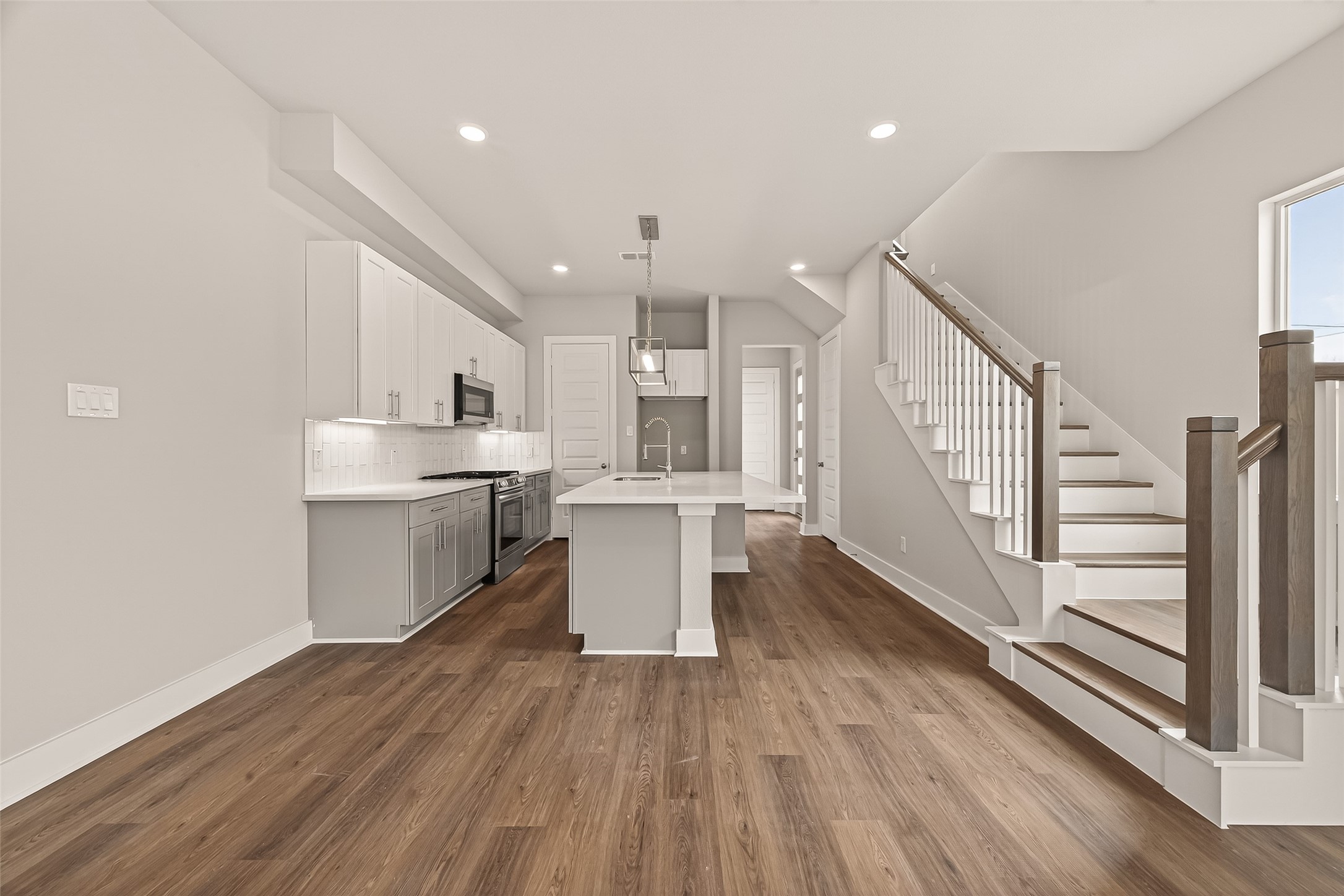 1504 Hussion Street Houston, TX 77003 - Photo 8 of 47