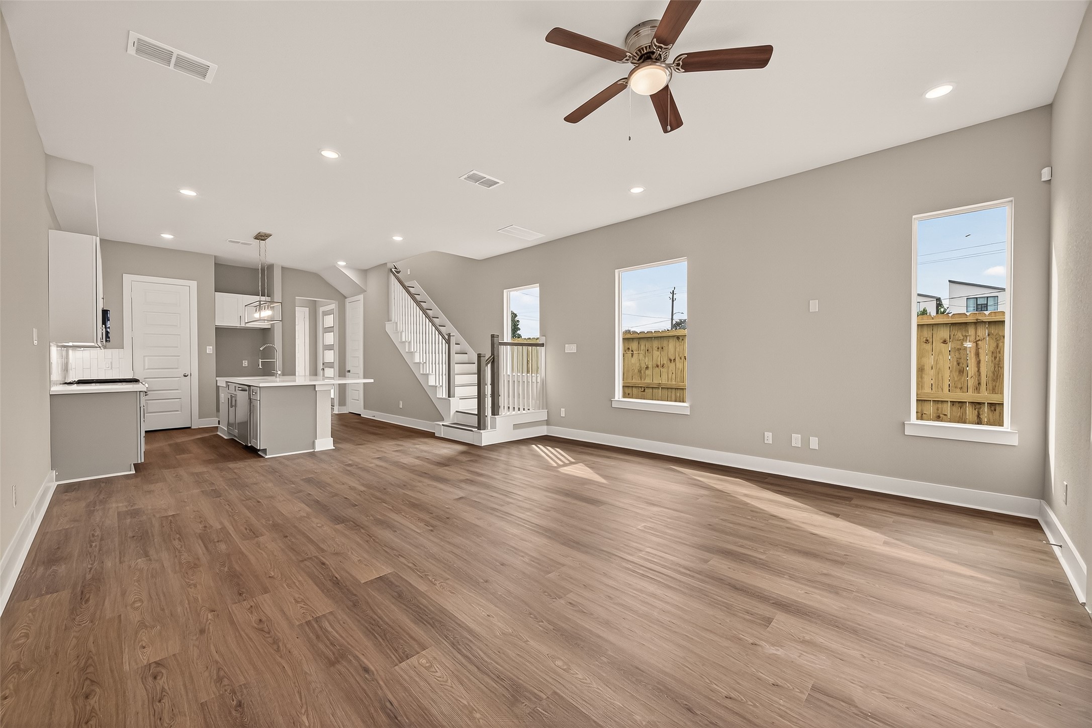 1504 Hussion Street Houston, TX 77003 - Photo 9 of 47