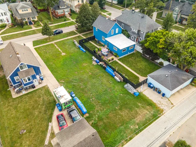 an aerial view of a tennis ground and a building