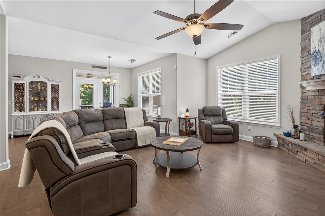 711 Barnes Road Seneca, SC 29672 - Photo 14 of 34 Gallery Image 14