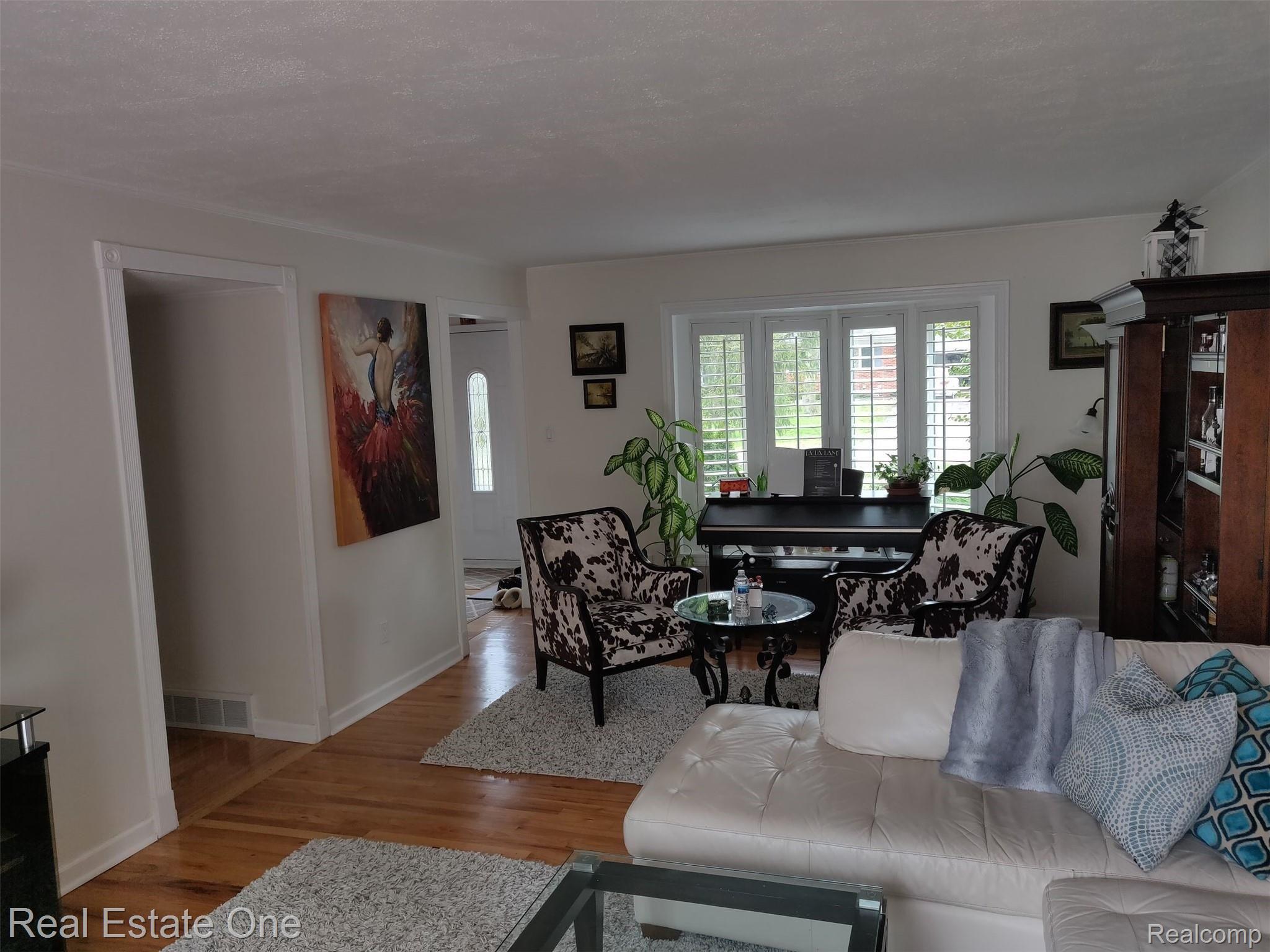 32064 Bonnet Hill Road Farmington, MI 48334 - Photo 9 of 29 590F5DD3-8CA1-4081-98FA-F0AE9C4F34A3.jpeg