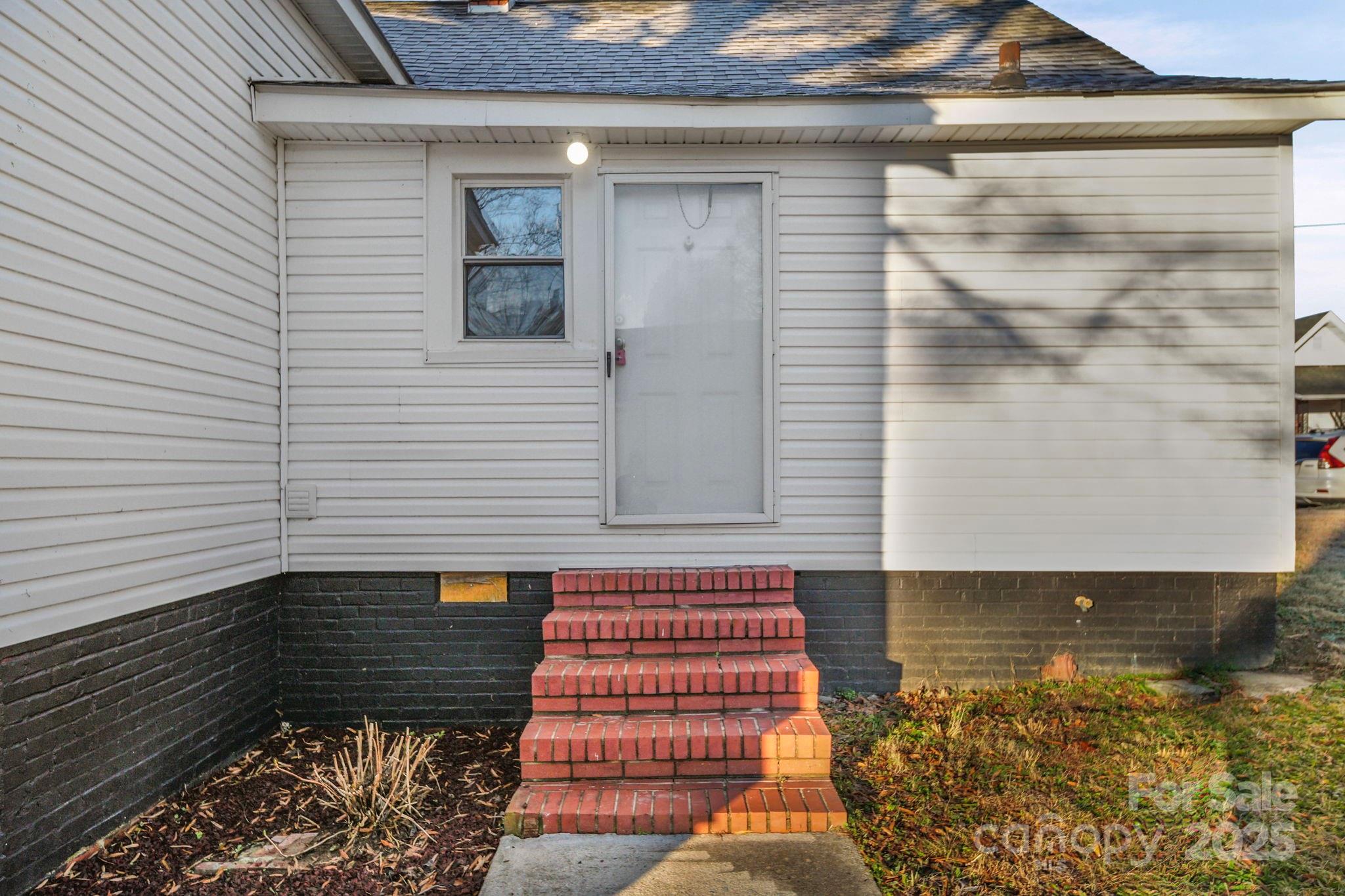 526 Graham Street Albemarle, NC 28001 - Photo 5 of 28