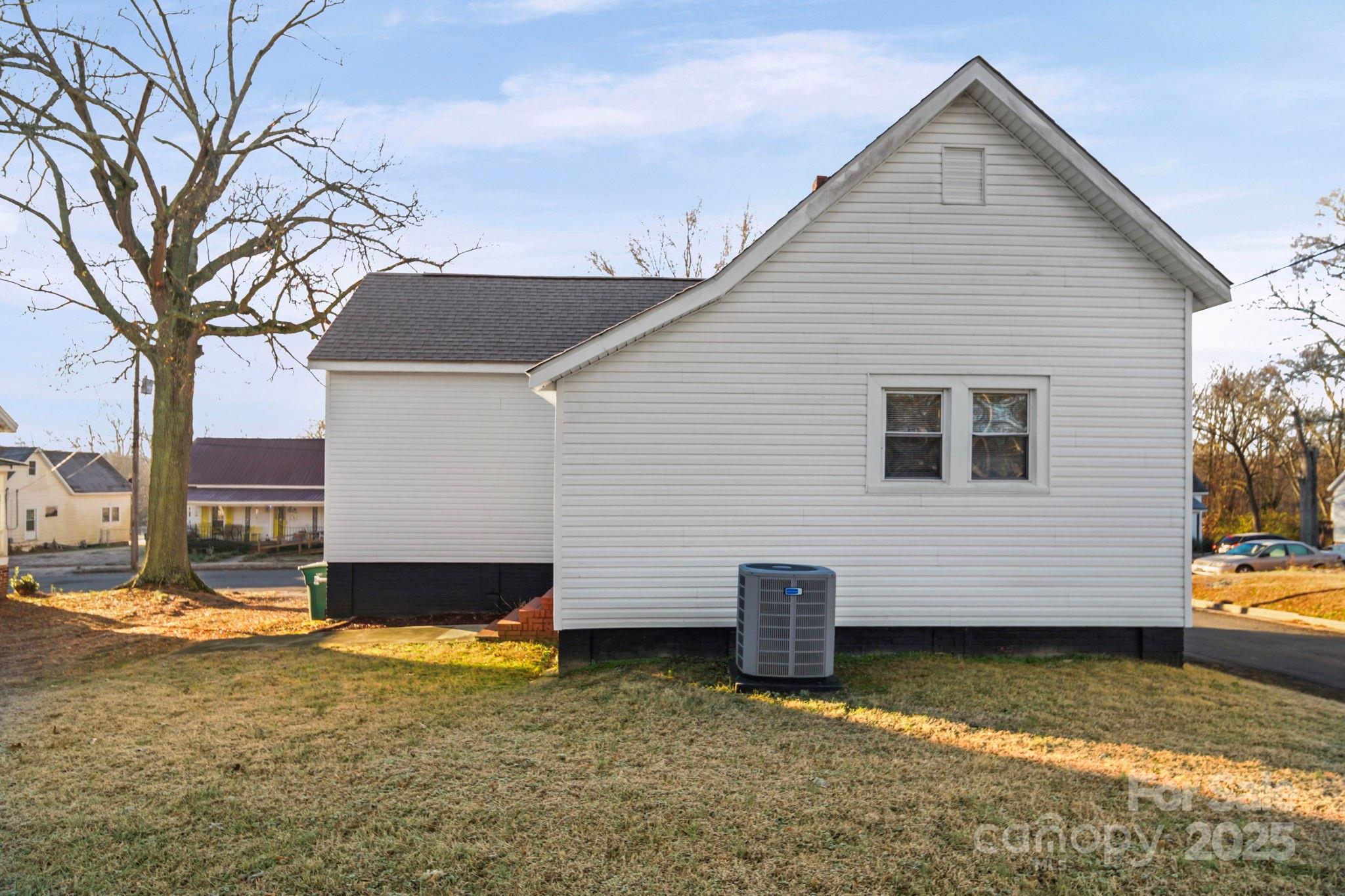 526 Graham Street Albemarle, NC 28001 - Photo 7 of 28