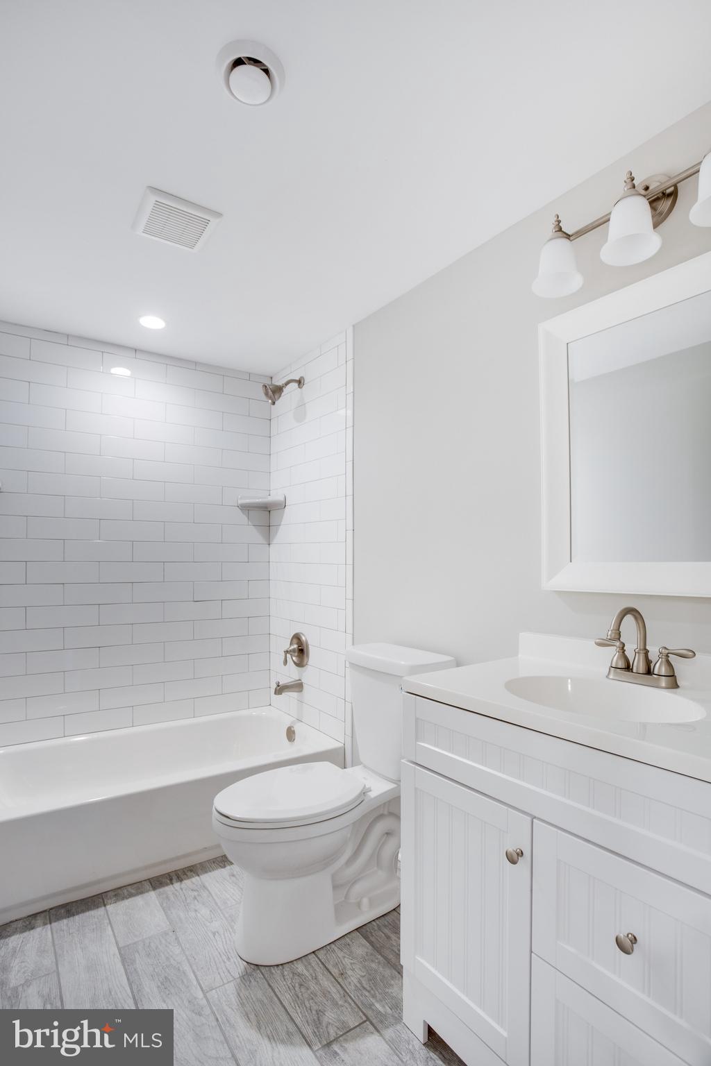 5601 Cherry Hill Road Huntingtown, MD 20639 - Photo 22 of 37 a bathroom with a sink a toilet and a bathtub
