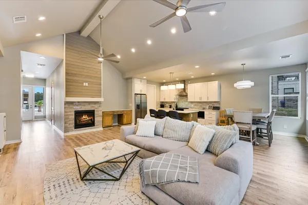 $2,800 | 2308 Kellie Brooke Road, Unit 13, Spicewood, TX 78669