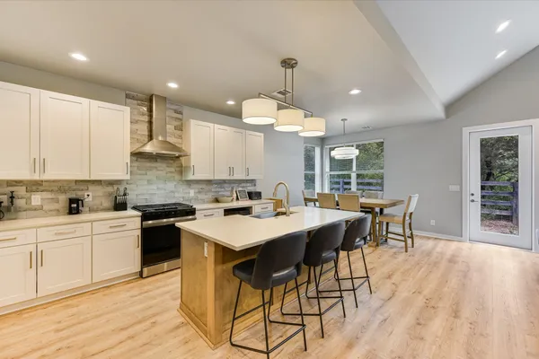 $2,800 | 2308 Kellie Brooke Road, Unit 13, Spicewood, TX 78669