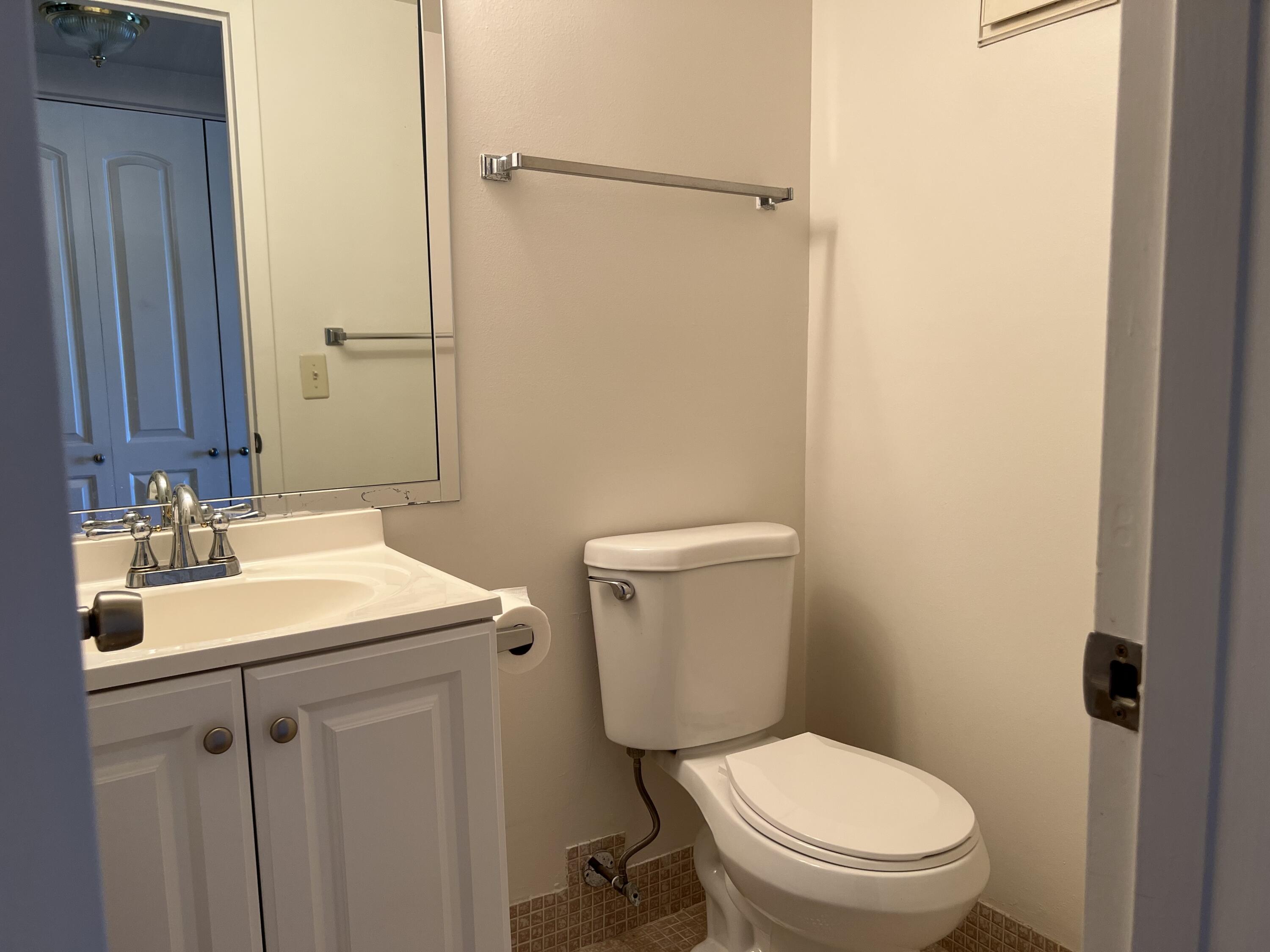 251 Brighton F, Unit 251 Boca Raton, FL 33434 - Photo 11 of 13 Bathroom