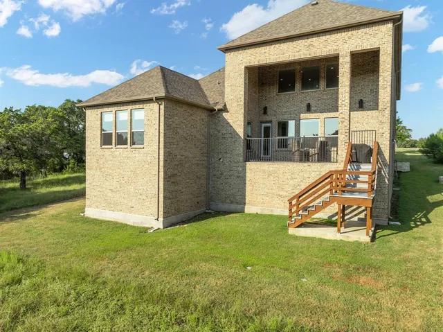 a view of a house with backyard and porch