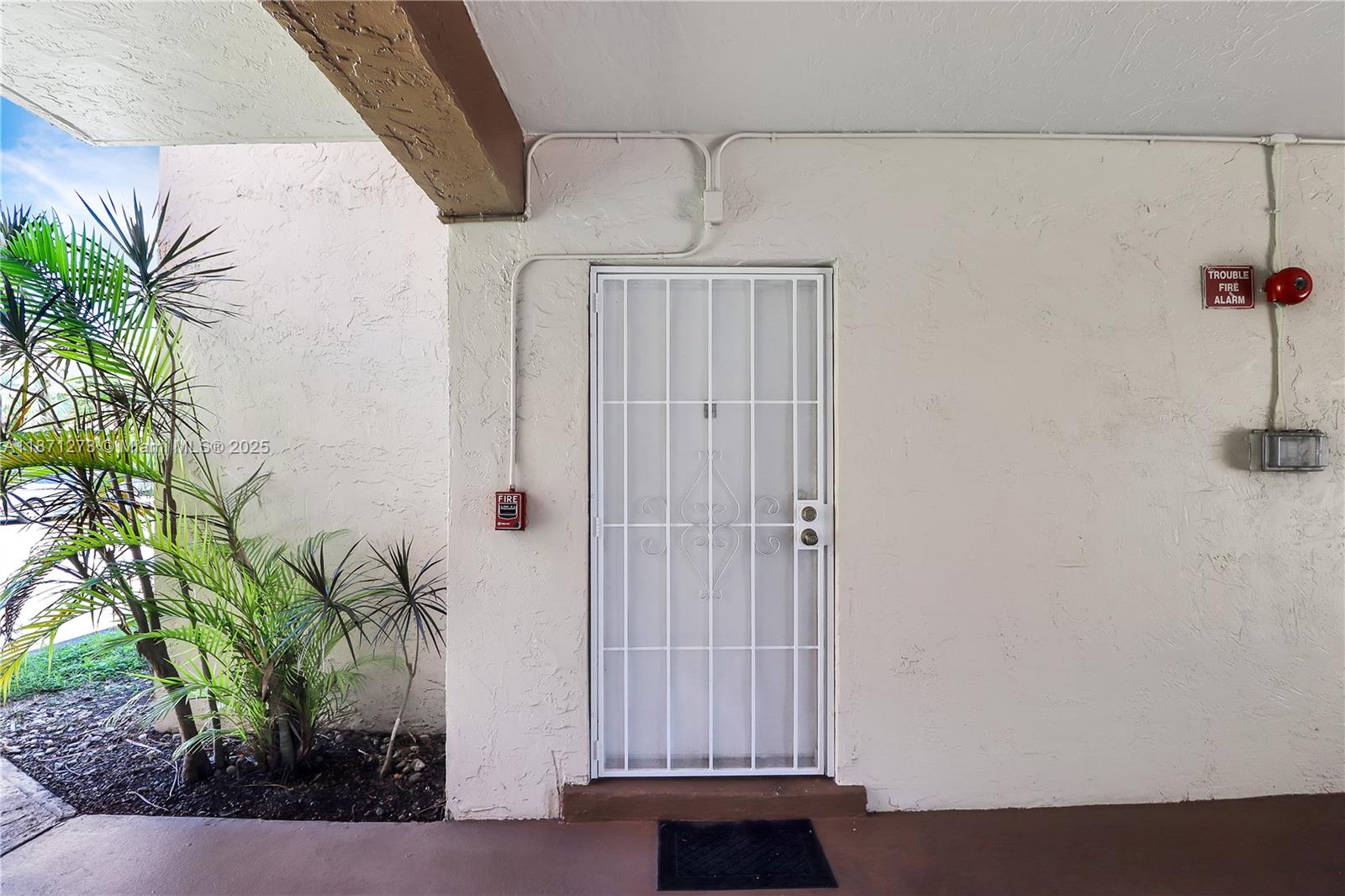 10511 Southwest 108th Avenue, Unit 185 Miami, FL 33176 - Photo 2 of 18 a view of a hallway