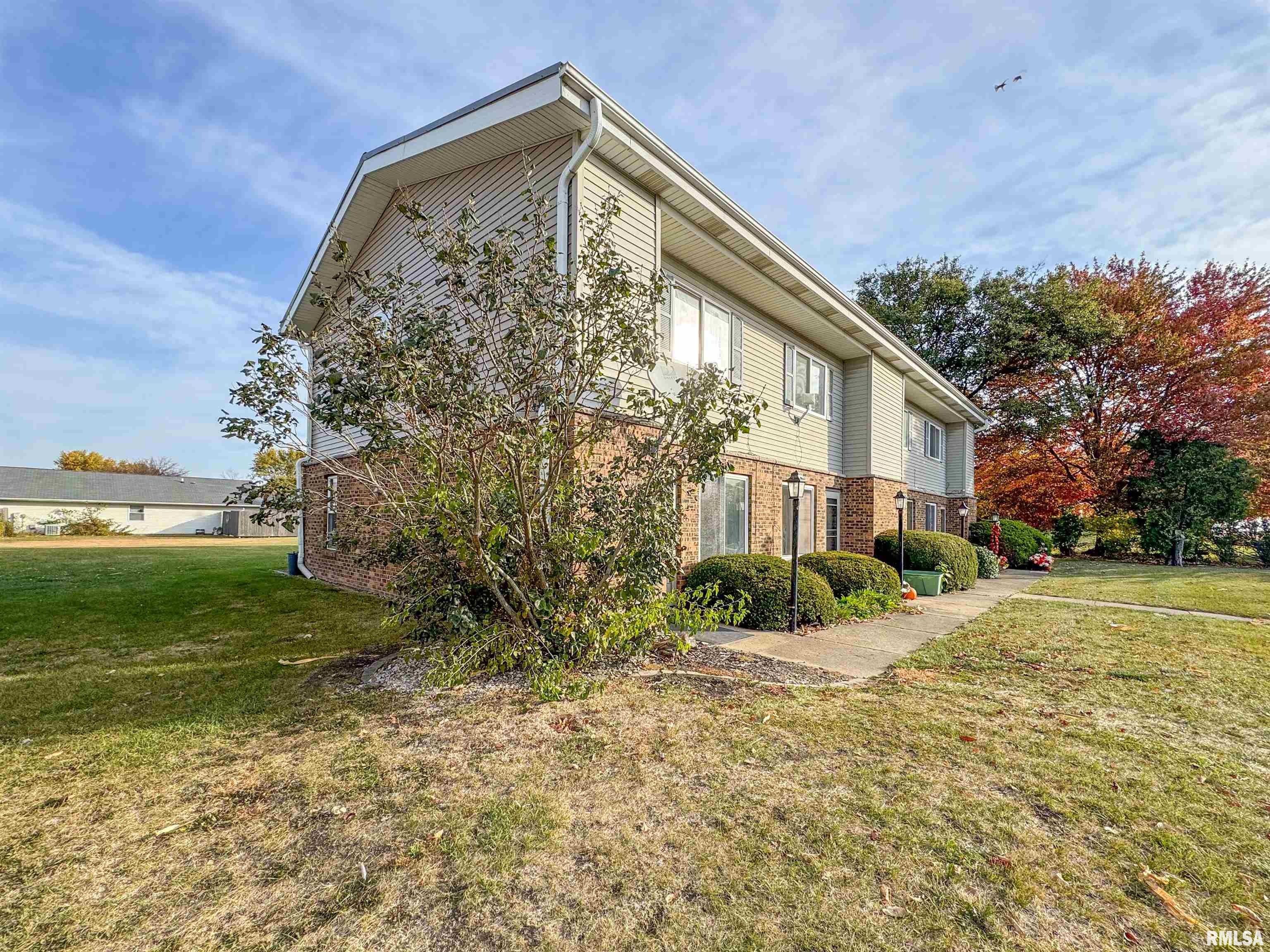 102 E Via Toluca, IL 61369 - Photo 3 of 45