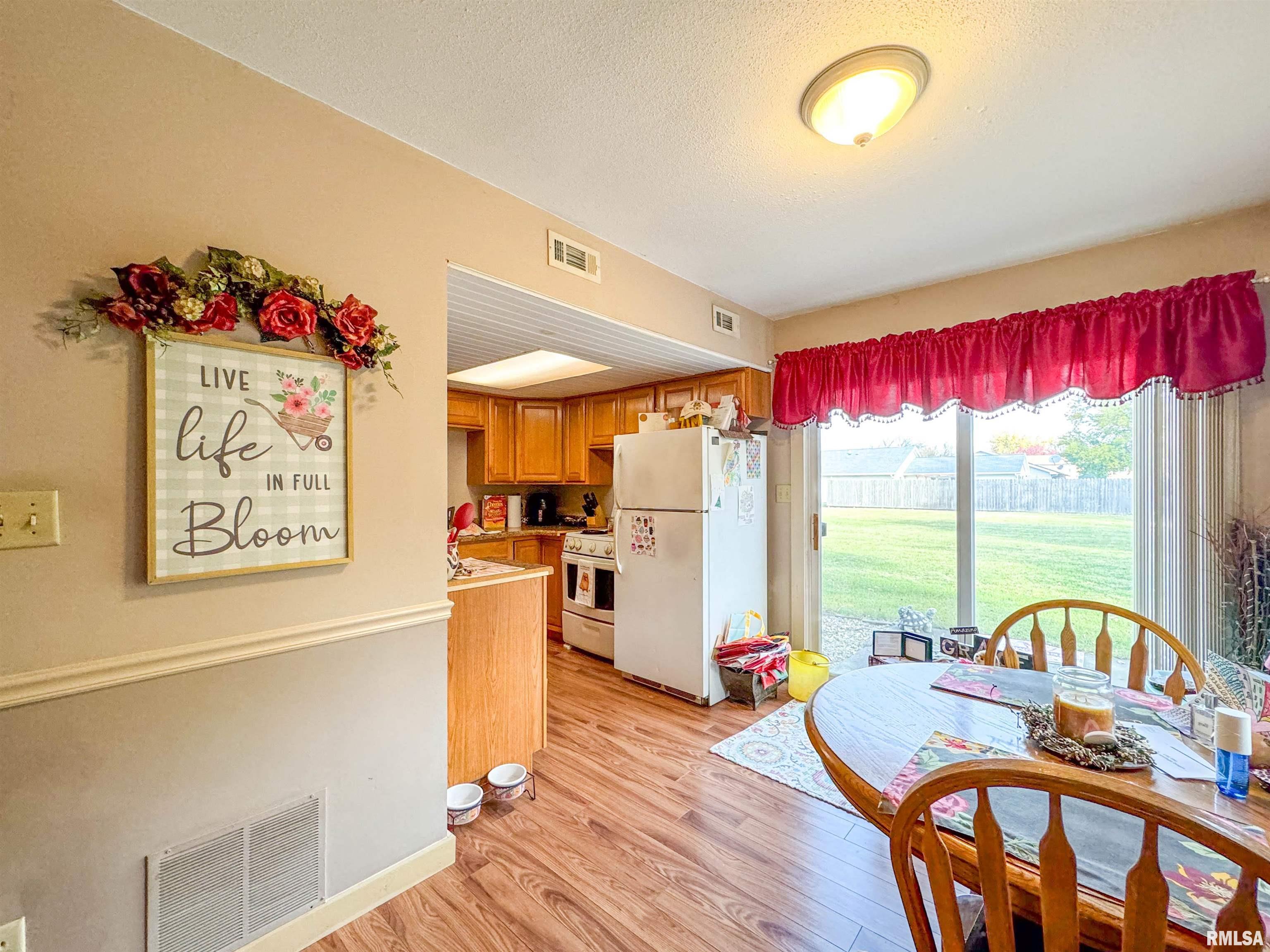 102 E Via Toluca, IL 61369 - Photo 10 of 45