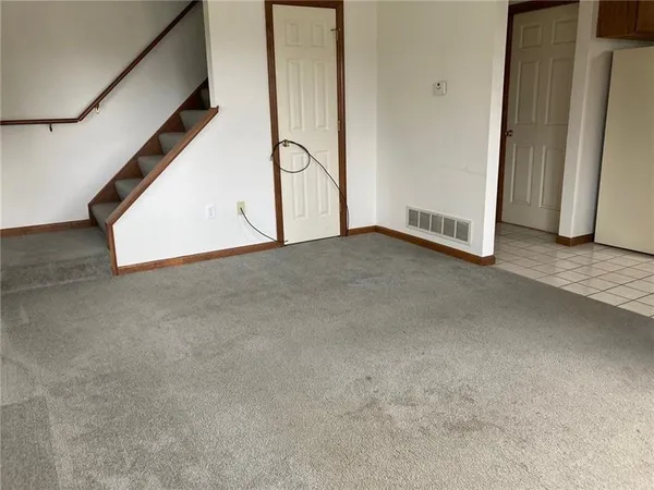 $995 | 102 Park Drive, Unit B, Delmont, PA 15626