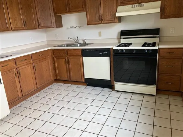 $995 | 102 Park Drive, Unit B, Delmont, PA 15626