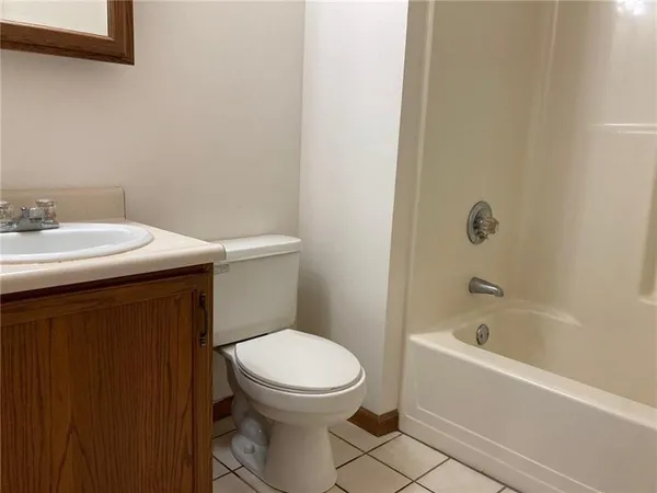 $995 | 102 Park Drive, Unit B, Delmont, PA 15626