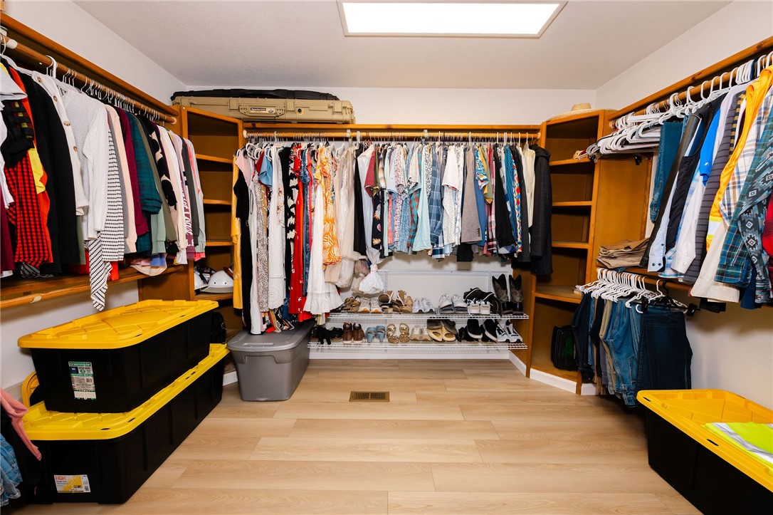 4182 County Road M Orland, CA 95963 - Photo 16 of 54 Amazing primary walk in closet